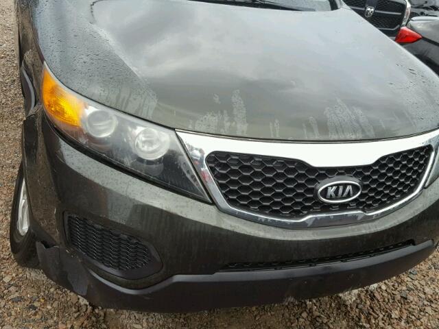 5XYKT3A14BG106389 - 2011 KIA SORENTO BA GREEN photo 7