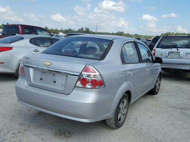 KL1TD56E29B375172 - 2009 CHEVROLET AVEO LS SILVER photo 4