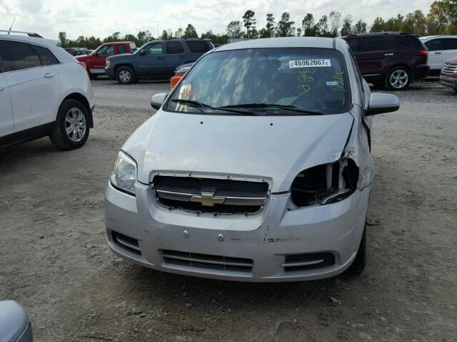 KL1TD56E29B375172 - 2009 CHEVROLET AVEO LS SILVER photo 9