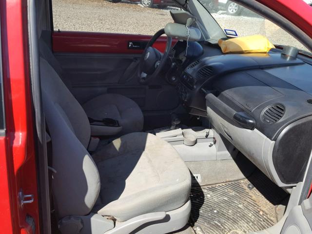 3VWCB21CX1M438774 - 2001 VOLKSWAGEN NEW BEETLE 红色 照片 5