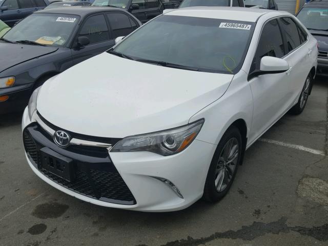 4T1BF1FKXHU426185 - 2017 TOYOTA CAMRY LE 白色 照片 2