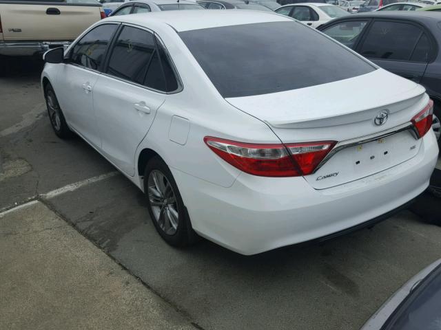 4T1BF1FKXHU426185 - 2017 TOYOTA CAMRY LE 白色 照片 3