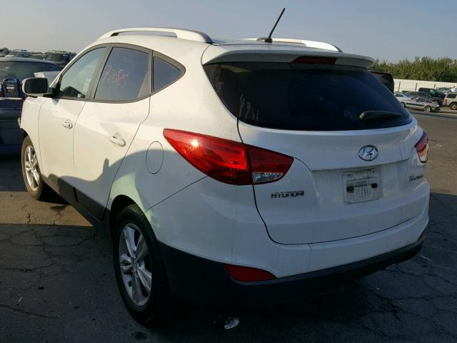 KM8JU3ACXDU620089 - 2013 HYUNDAI TUCSON GLS WHITE photo 3