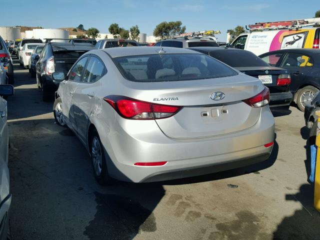 5NPDH4AE9GH696737 - 2016 HYUNDAI ELANTRA SE SILVER photo 3