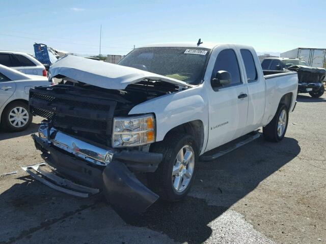 1GCEC19C17Z560034 - 2007 CHEVROLET SILVERADO WHITE photo 2