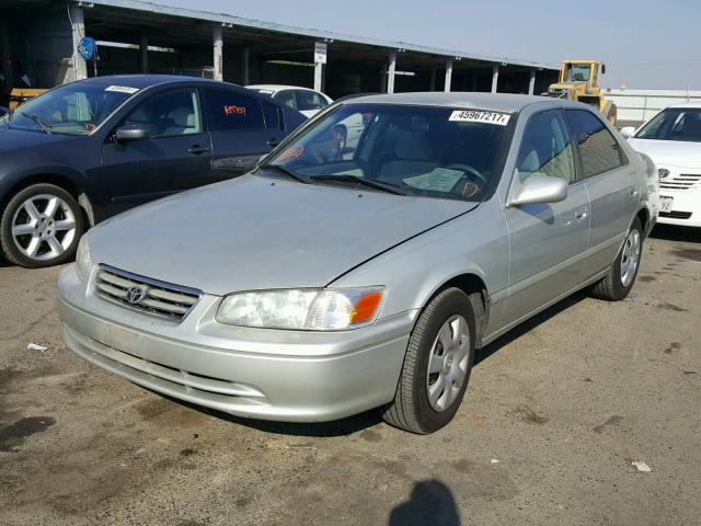 4T1BG22K71U021108 - 2001 TOYOTA CAMRY CE SILVER photo 2