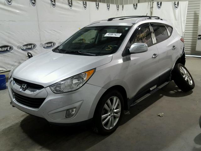 KM8JU3AC0CU318521 - 2012 HYUNDAI TUCSON SILVER photo 2