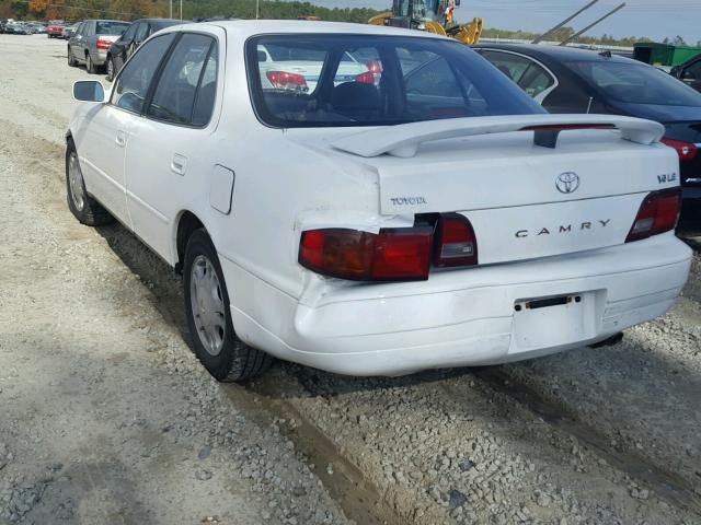 JT2BF12K4T0151772 - 1996 TOYOTA CAMRY LE WHITE photo 3