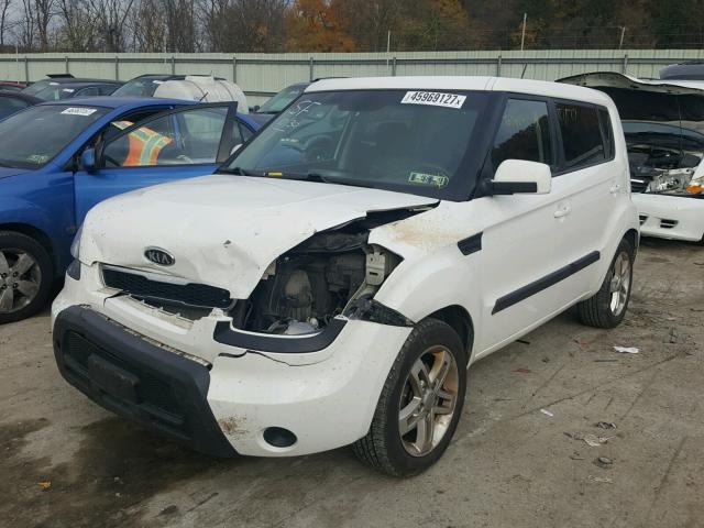 KNDJT2A22B7262815 - 2011 KIA SOUL WHITE photo 2