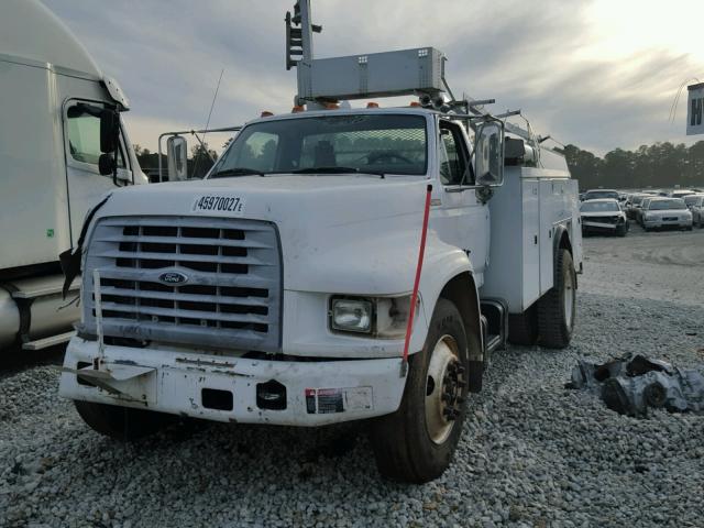 3FEWF80C3XMA12952 - 1999 FORD F800 WHITE photo 2