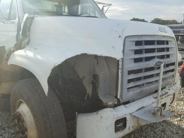 3FEWF80C3XMA12952 - 1999 FORD F800 WHITE photo 9