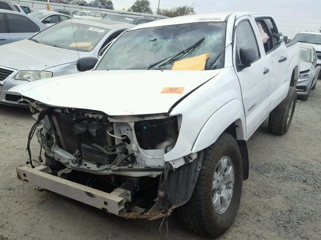 5TEJU62N67Z396479 - 2007 TOYOTA TACOMA DOU WHITE photo 2