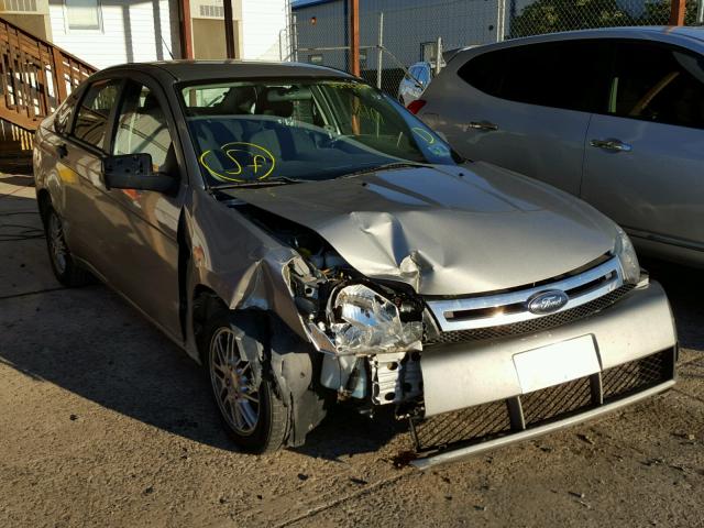 1FAHP35NX8W248842 - 2008 FORD FOCUS SE GRAY photo 1