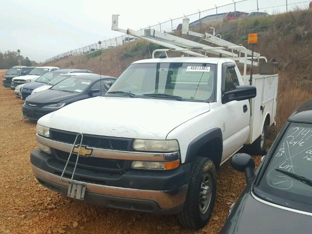 1GBHC24U31E211897 - 2001 CHEVROLET SILVERADO WHITE photo 2