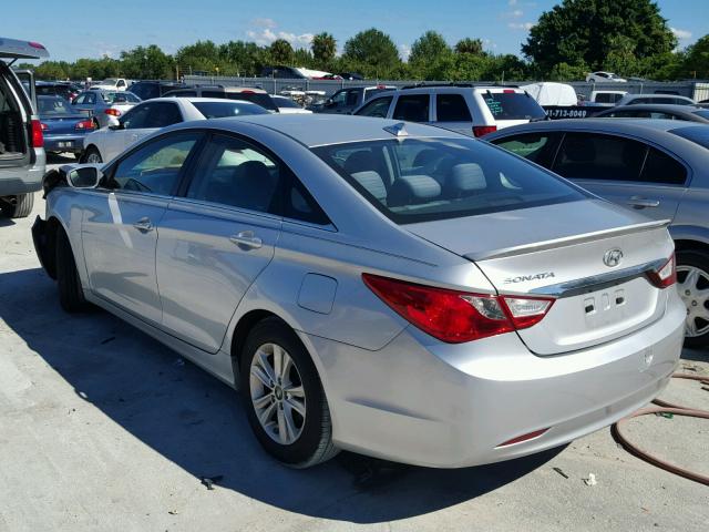 5NPEB4AC0DH723047 - 2013 HYUNDAI SONATA SILVER photo 3