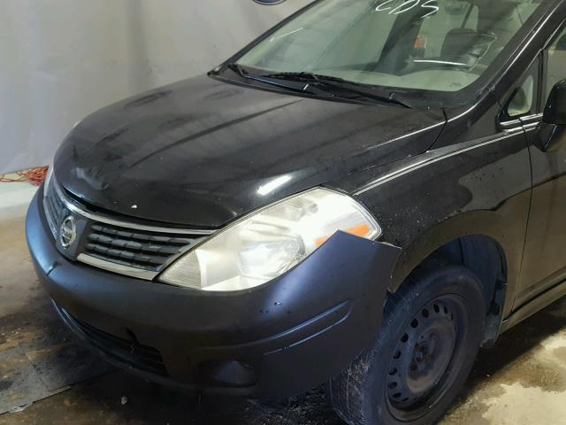 3N1BC11E79L447122 - 2009 NISSAN VERSA BLACK photo 9