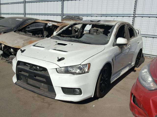 JA32W8FV1BU040431 - 2011 MITSUBISHI LANCER EVO WHITE photo 2