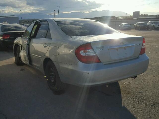 4T1BE32K13U712150 - 2003 TOYOTA CAMRY SILVER photo 3