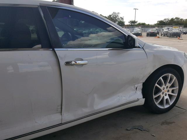 1G1ZE5EUXBF355526 - 2011 CHEVROLET MALIBU LTZ 白色 照片 9