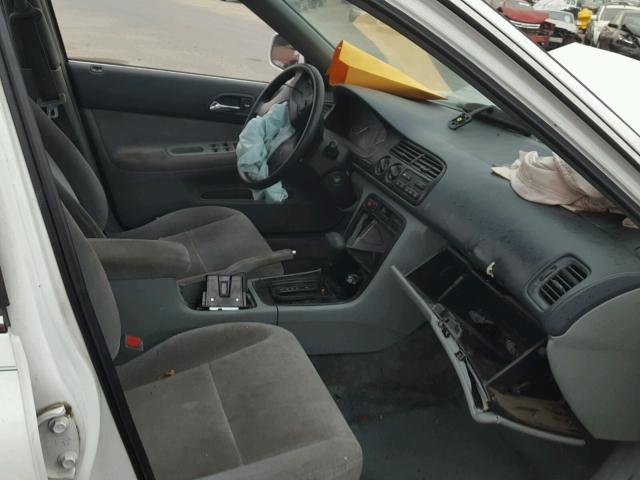 1HGCE6643VA015722 - 1997 HONDA ACCORD LX WHITE photo 5