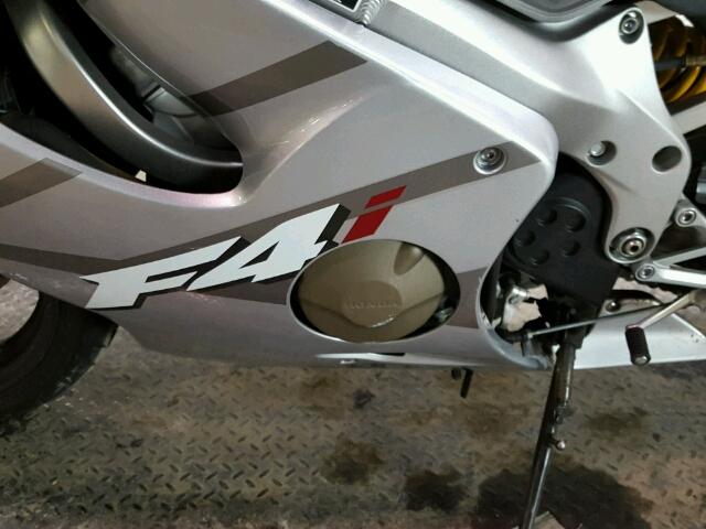 JH2PC35025M600462 - 2005 HONDA CBR600 F4 SILVER photo 6