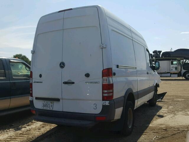 WD3PF3CC0D5740946 - 2013 MERCEDES-BENZ SPRINTER 3 WHITE photo 4