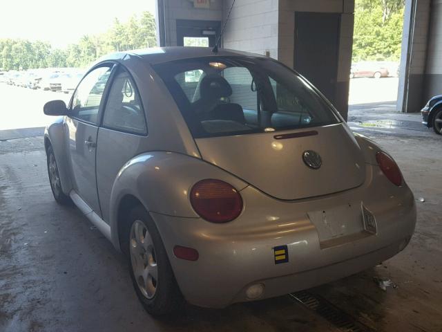 3VWCK21CX2M405730 - 2002 VOLKSWAGEN NEW BEETLE 银色 照片 3