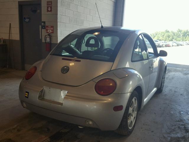 3VWCK21CX2M405730 - 2002 VOLKSWAGEN NEW BEETLE 银色 照片 4