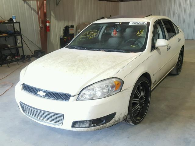 2G1WD58CX69121698 - 2006 CHEVROLET IMPALA SUP WHITE photo 2