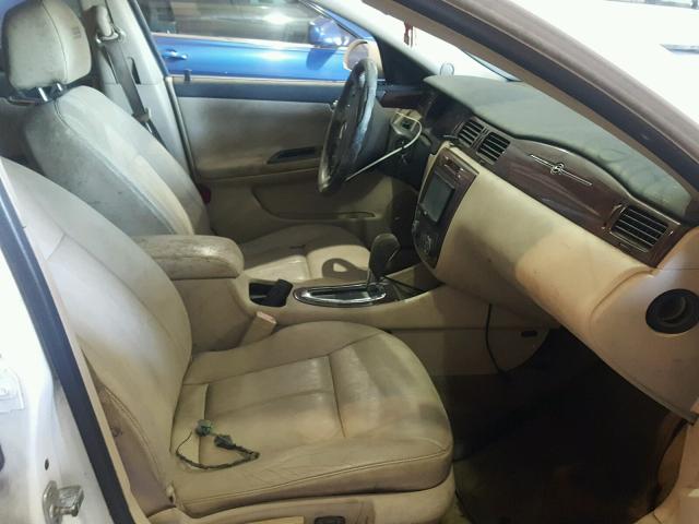 2G1WD58CX69121698 - 2006 CHEVROLET IMPALA SUP 白色 照片 5