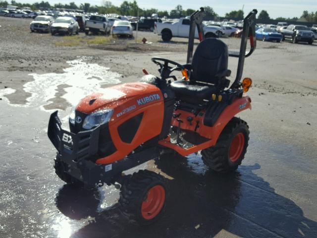 17841 - 2018 KUTA TRACTOR ORANGE photo 2