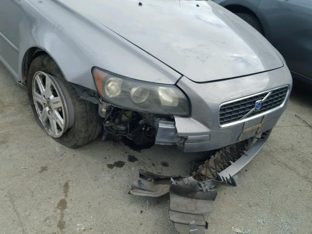 YV1MS382142006221 - 2004 VOLVO S40 2.4I GRAY photo 9