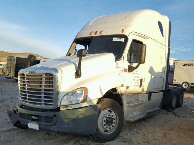 3AKJGLD61FSGD8986 - 2015 FREIGHTLINER CASCADIA 1 WHITE photo 2