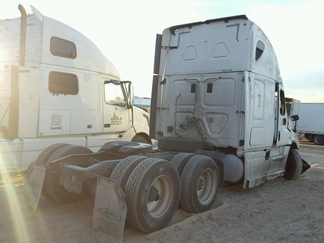 3AKJGLD61FSGD8986 - 2015 FREIGHTLINER CASCADIA 1 WHITE photo 4