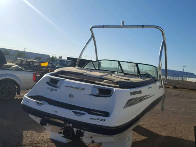 CEC10716E202 - 2002 BOMBARDIER SEADOO WHITE photo 4