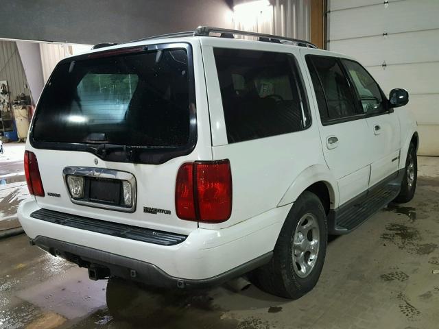 5LMFU28R32LJ07941 - 2002 LINCOLN NAVIGATOR Weiß Foto 4