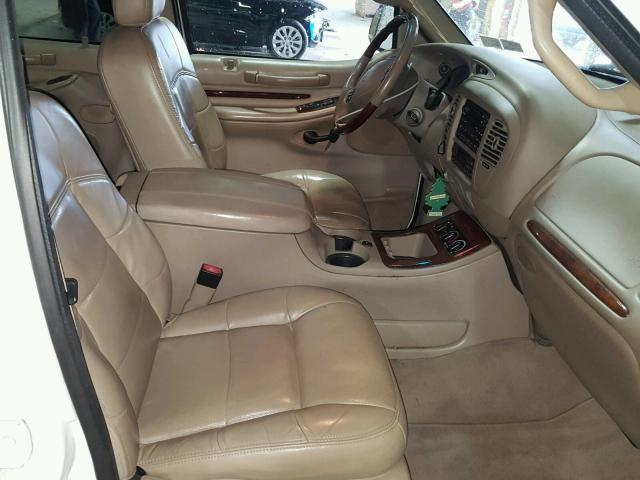 5LMFU28R32LJ07941 - 2002 LINCOLN NAVIGATOR Weiß Foto 5