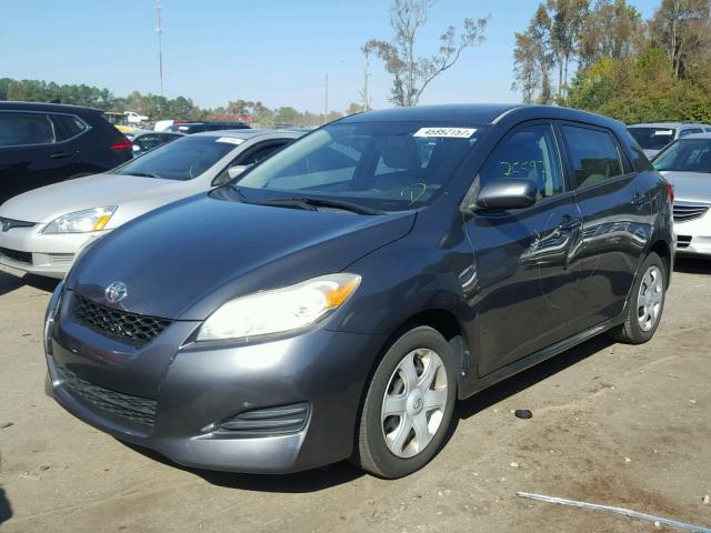 2T1KU40EX9C026785 - 2009 TOYOTA COROLLA MA GRAY photo 2