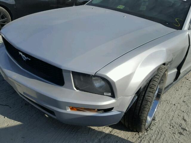 1ZVFT80N275280381 - 2007 FORD MUSTANG SILVER photo 9