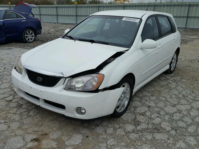 KNAFE161865312075 - 2006 KIA SPECTRA5 WHITE photo 2