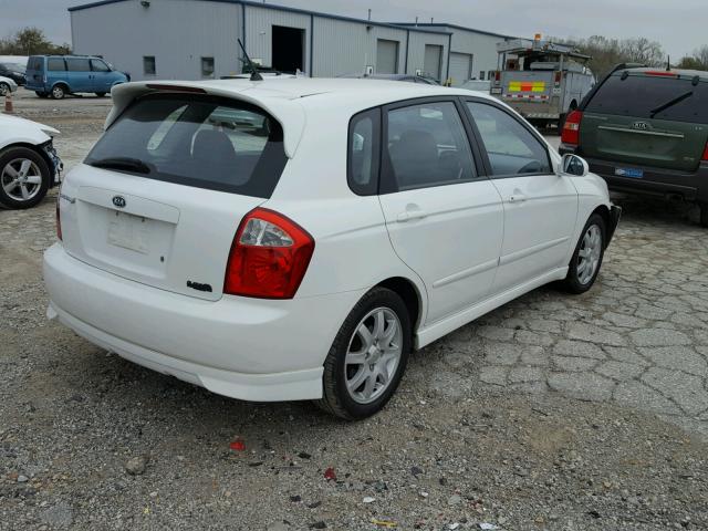 KNAFE161865312075 - 2006 KIA SPECTRA5 WHITE photo 4