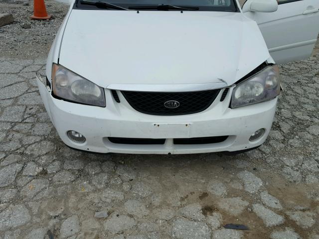 KNAFE161865312075 - 2006 KIA SPECTRA5 WHITE photo 9