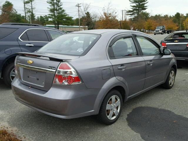 KL1TD56E79B620340 - 2009 CHEVROLET AVEO GRAY photo 4