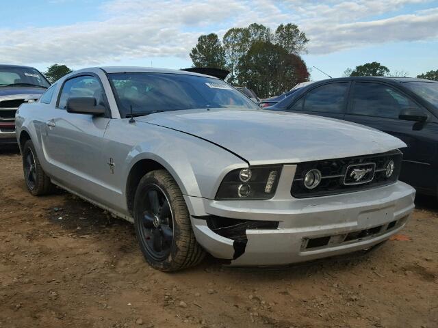 1ZVFT80N165169447 - 2006 FORD MUSTANG SILVER photo 1