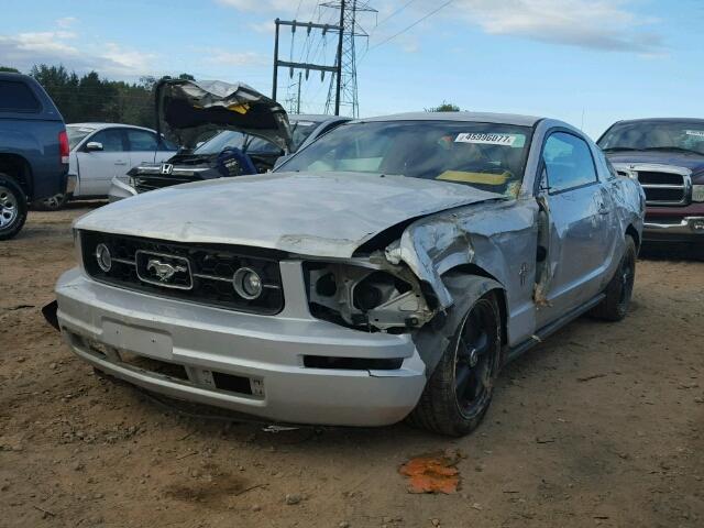 1ZVFT80N165169447 - 2006 FORD MUSTANG SILVER photo 2