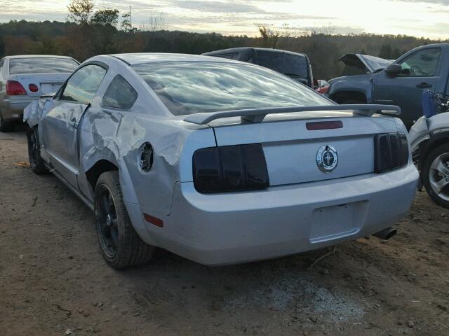 1ZVFT80N165169447 - 2006 FORD MUSTANG SILVER photo 3