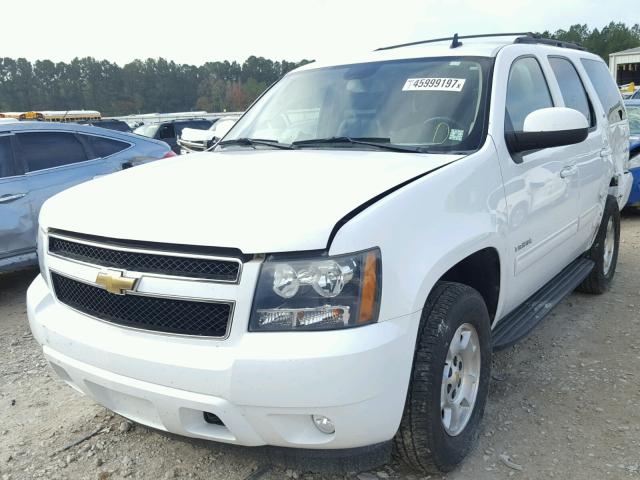 1GNSKBE01BR304435 - 2011 CHEVROLET TAHOE K150 WHITE photo 2