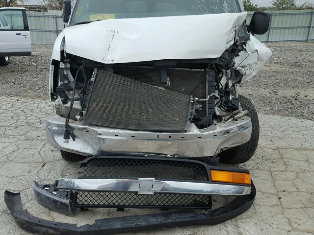 1GAHG35U341137759 - 2004 CHEVROLET EXPRESS G3 WHITE photo 10