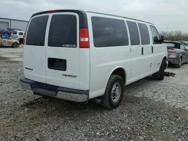 1GAHG35U341137759 - 2004 CHEVROLET EXPRESS G3 WHITE photo 4