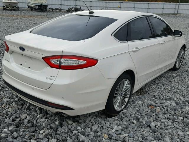 3FA6P0HDXFR125843 - 2015 FORD FUSION SE WHITE photo 4